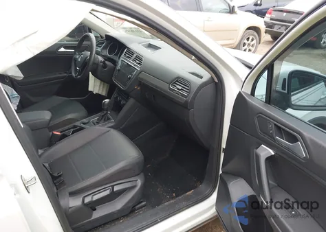 2020 Volkswagen Tiguan 2.0T Se/2.0T Se R-Line Black/2.0T Sel z USA, uszkodzony, nr VIN 3VV2B7AX2LM025105